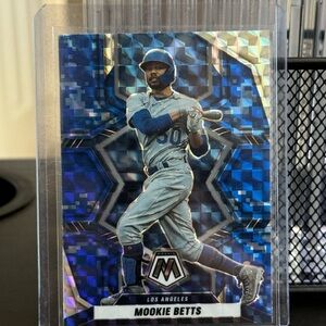 2022 Panini Mosaic - Mookie Betts #184 Blue Camo Mosaic Prizm